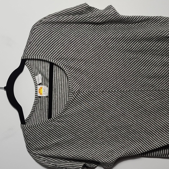 C & C CALIFORNIA Striped Gray and White 100% Linen Top Size Large - Picture 6 of 13